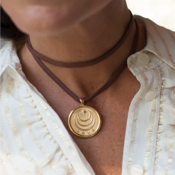 New Jane Win leather leather cord necklace Jane Winchester in gift pouch - Picture 1 of 4